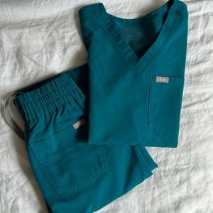 Figs Pacific Blue Catarina Top/Zamora High Waisted Jogger Pants